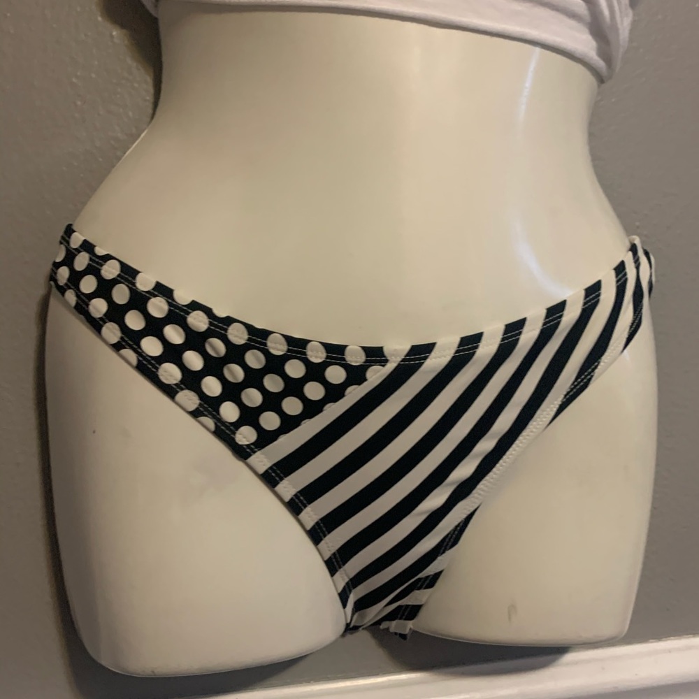 Bikini Bottom - Picture 5 of 8